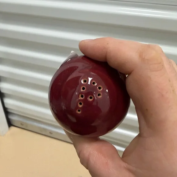 Maroon Ceramic Salt and Pepper Shaker Set - Picture 4 of 6